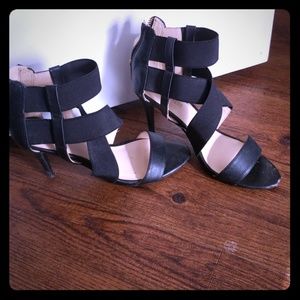 🎈 3/$20 Nine West black strappy heels